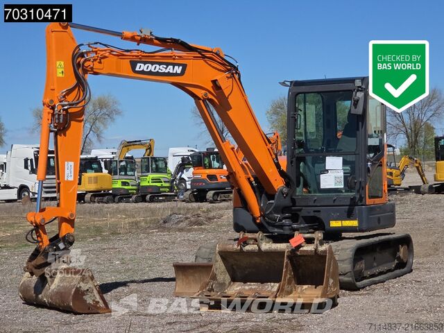 Mini-pelle Doosan DX63-3 A/C - 3 Cucharas