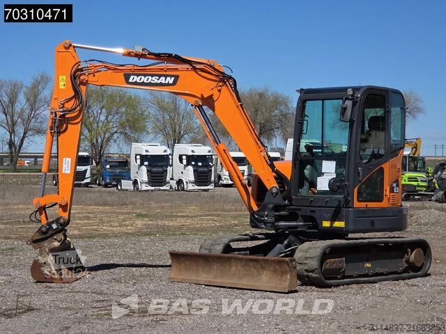 Mini-pelle Doosan DX63-3 A/C - 3 Cucharas