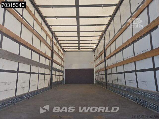 Curtain sided Iveco Eurocargo 180E320 4X2 18 toneladas, trampilla e...