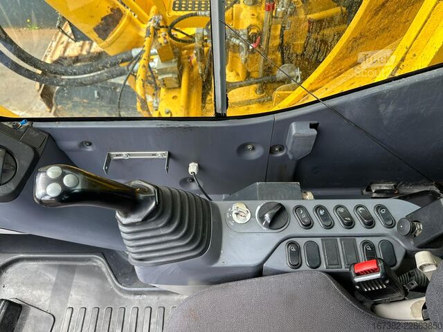 Tela-alustainen kaivinkone Komatsu PC1250-11E0 - CE certified