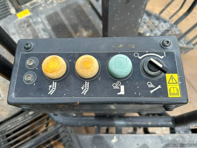 Tela-alustainen kaivinkone Komatsu PC1250-11E0 - CE certified