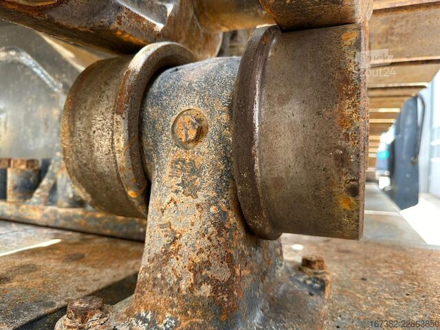 Tela-alustainen kaivinkone Komatsu PC1250-11E0 - CE certified