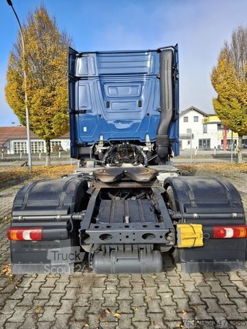 Štandardný ťahač Mercedes-Benz 1846 Actros