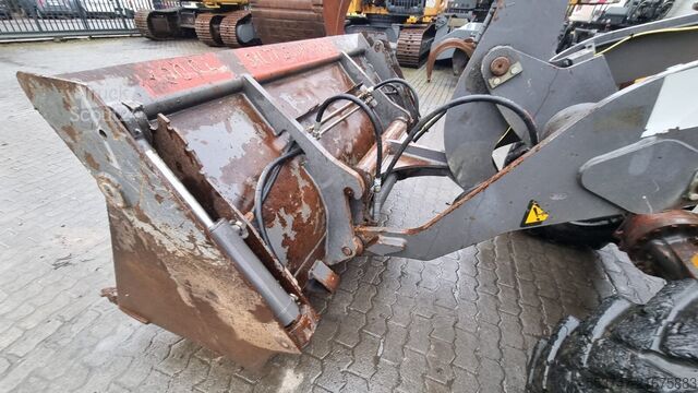 Колесен товарач Volvo L 30 B Pro
