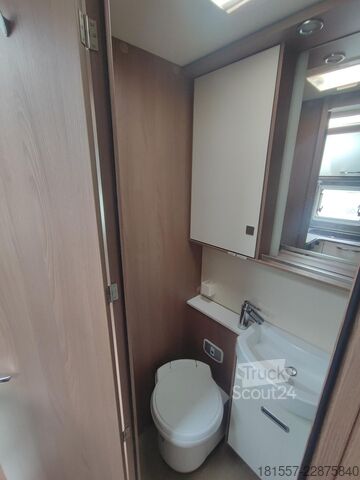 عربة تخييم شبه مدمجة BÜRSTNER Lyseo TD 744