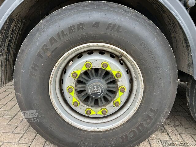 Puspiekabe ar staigājošo grīdu KRAKER CF-Z Schubboden 92m³ 10mm Boden Sehr sauber