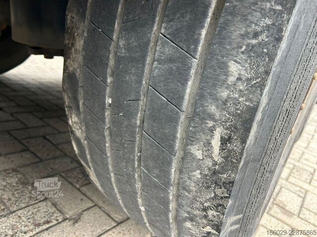 Puspiekabe ar staigājošo grīdu KRAKER CF-Z Schubboden 92m³ 10mm Boden Sehr sauber