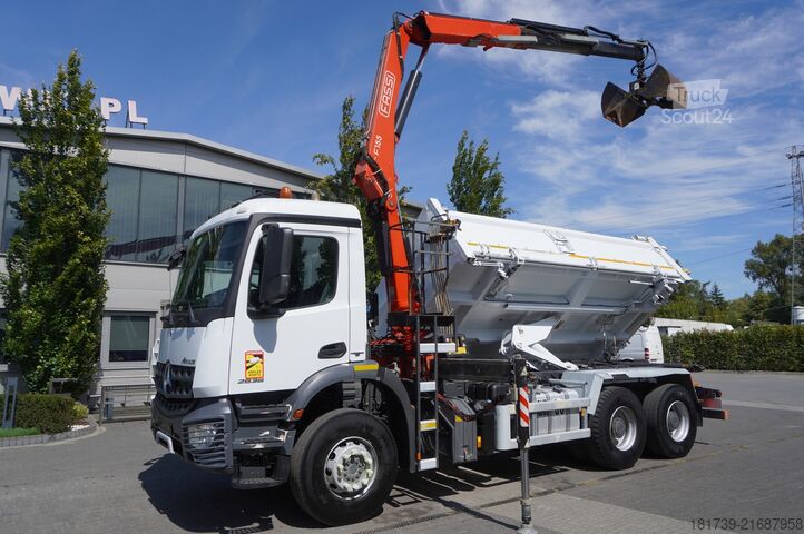 Basculantă trilaterală Mercedes-Benz Arocs 2636 / 6x4 / HDS Fassi / 3-Way Tip