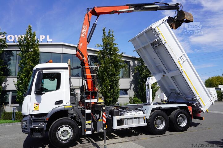 Basculantă trilaterală Mercedes-Benz Arocs 2636 / 6x4 / HDS Fassi / 3-Way Tip