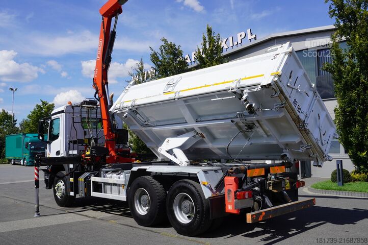 Basculantă trilaterală Mercedes-Benz Arocs 2636 / 6x4 / HDS Fassi / 3-Way Tip