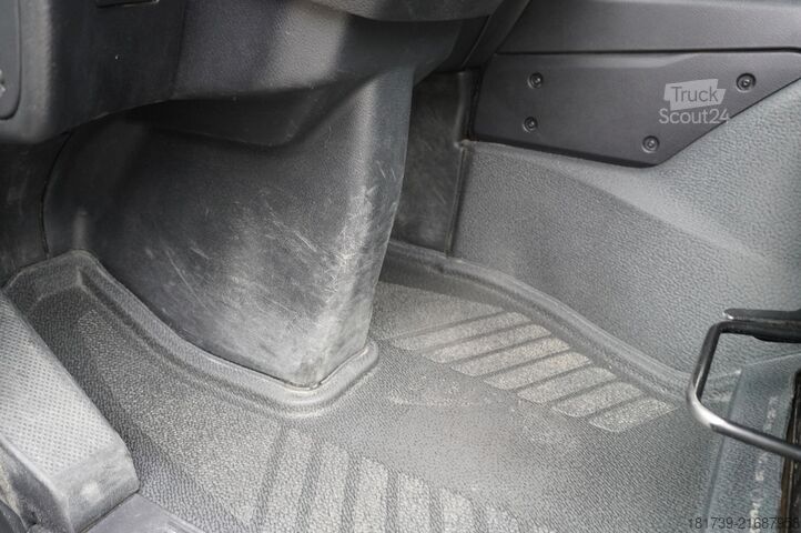 Basculantă trilaterală Mercedes-Benz Arocs 2636 / 6x4 / HDS Fassi / 3-Way Tip