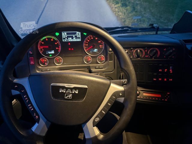 Platós teherautó ponyvával MAN TGM 12.290