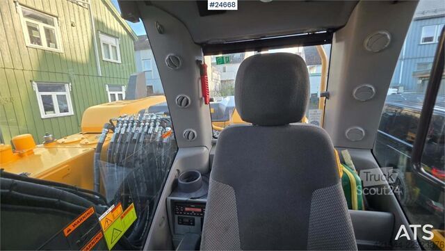 Volvo EW140D hjulgraver med Rototilt, GPS og gripeklo Volvo EW140D Wheeled Excavator with Rototilt, GPS and Gr