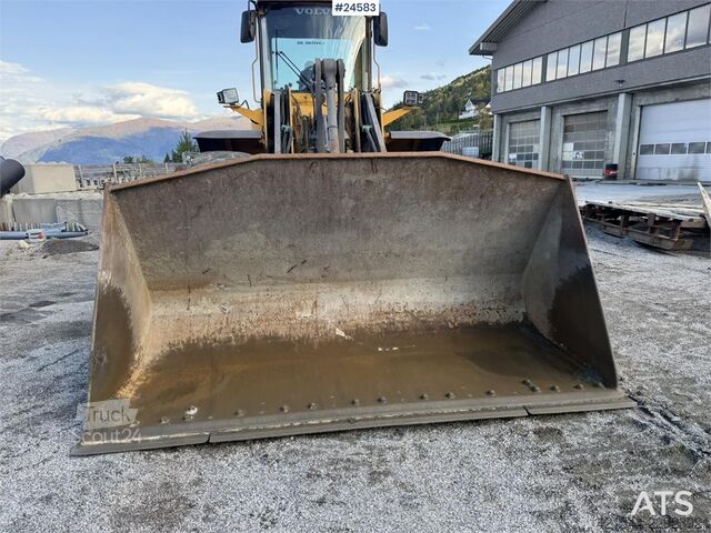 Nakladač Volvo L120E Wheel Loader w/Bucket