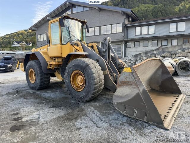 Nakladač Volvo L120E Wheel Loader w/Bucket