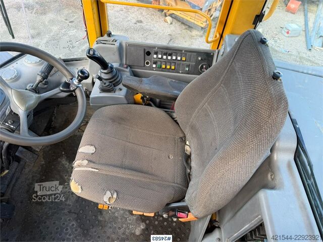 Nakladač Volvo L120E Wheel Loader w/Bucket