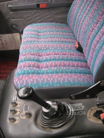 Autre MERCEDES-BENZ 1124 AF 4x4 (3x Sperre) Feuerwehr TLF-Waldbrand