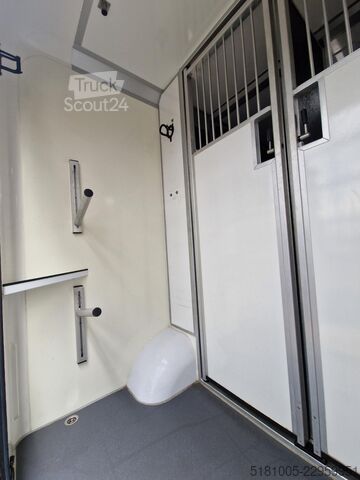 Transport af heste Renault Master paardenwagen Pro-Safety hengsten uitvoer...