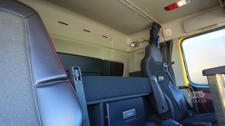 MTS standard Volvo FM 330 tractor unit