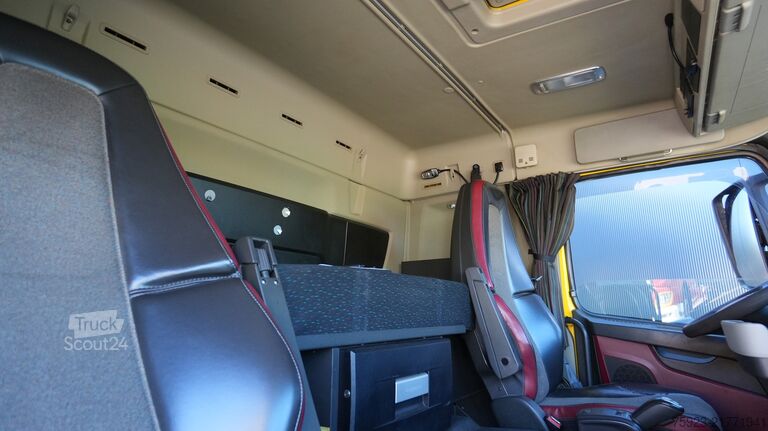 MTS standard Volvo FM 330 tractor unit