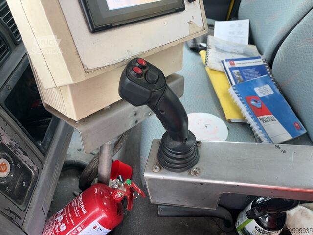 épandeur de gravier Renault Midlum 180 Dci