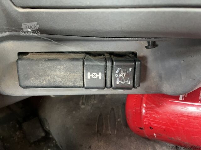 épandeur de gravier Renault Midlum 180 Dci