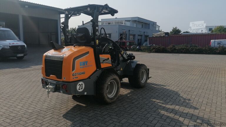 Cargador de ruedas GIANT G2700 X-tra HD with loader bucket and palletfork