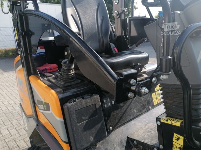 Cargador de ruedas GIANT G2700 X-tra HD with loader bucket and palletfork