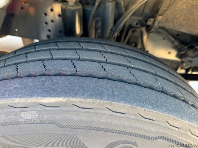 Nákladné auto s plochou korbou a plachtou MERCEDES-BENZ ATEGO 818 *  * LBW * AUTOMATIK * 8.600 KG *