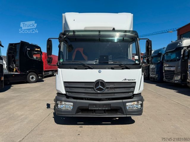 Nákladné auto s plochou korbou a plachtou MERCEDES-BENZ ATEGO 818 *  * LBW * AUTOMATIK * 8.600 KG *