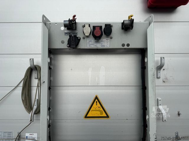 Otevřený návěs s plachtou SCHMITZ CARGOBULL SCB*S3T * STANDART * LIFTACHSE * HUBDACH *