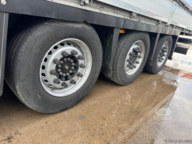 Otevřený návěs s plachtou SCHMITZ CARGOBULL SCB*S3T * STANDART * LIFTACHSE * HUBDACH *
