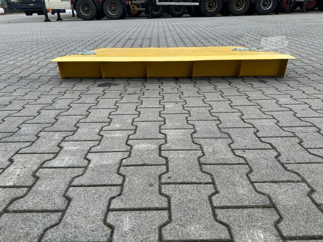 Konteyner Onbekend ramp 2m wide / 7.500kg