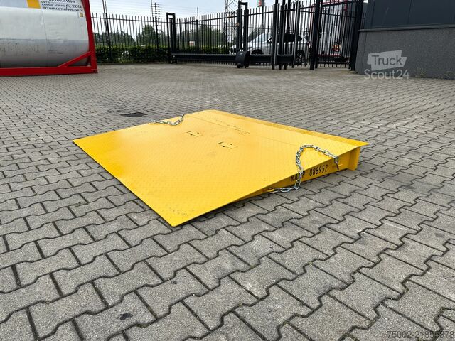 Konteyner Onbekend ramp 2m wide / 7.500kg