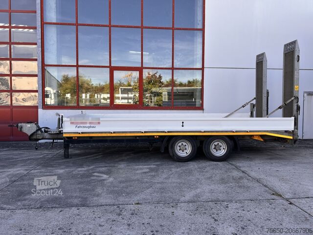 Alacsony rakodószintű pótkocsi Möslein TTS 11 Schwebheim Tandemtieflader