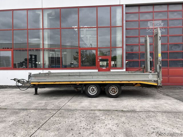 Alacsony rakodószintű pótkocsi Möslein TTS 13 Schwebheim 13 t Tandemtieflader