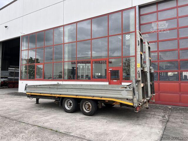 Alacsony rakodószintű pótkocsi Möslein TTS 13 Schwebheim  13 t Tandemtieflader