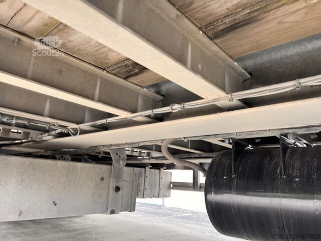 Alacsony rakodószintű pótkocsi Müller Mitteltal D3  3 Achs Tieflader 9 m, Verzinkt, Wenig Benutzt