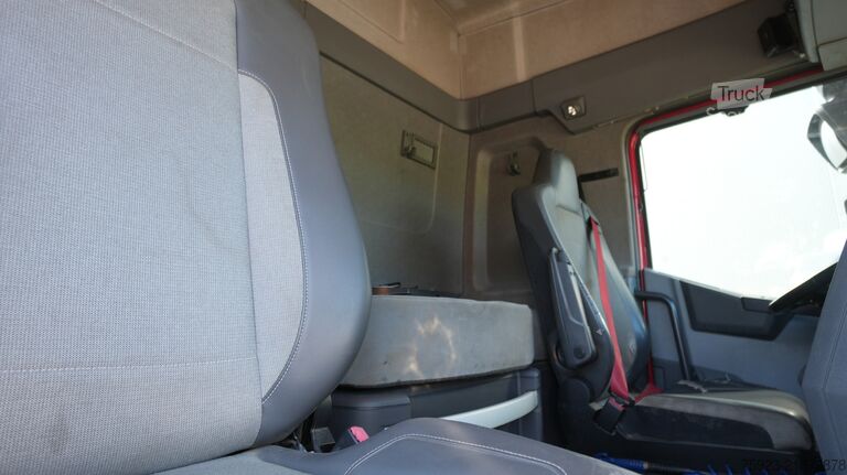 Estándar-SZM Renault T 460 tractor unit 648.900KM