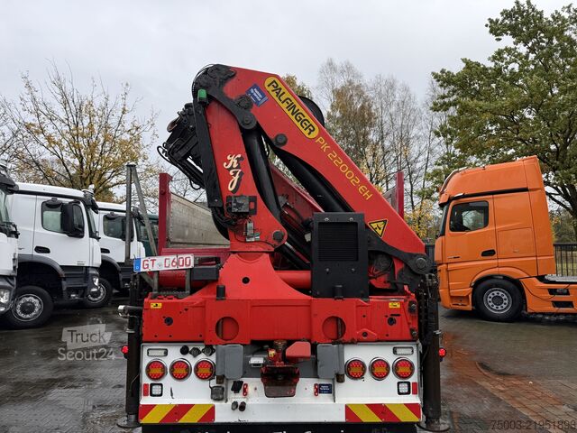 Camion benne Scania R580 V8 8X4 Kipper Kran Palfinger 22002