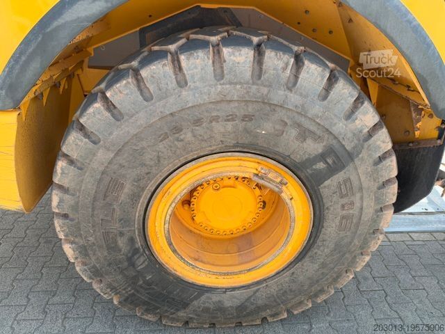 Οι υπολοιποι VOLVO A25G Dumper 10.066 h Baujahr 2021