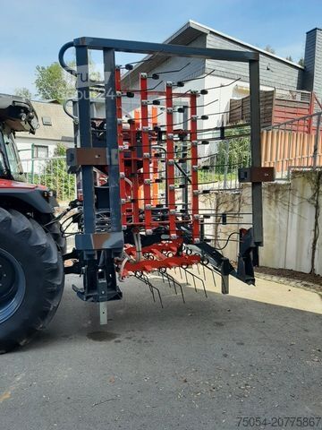 Poljski kultivator Grünlandstriegel mit Drillstar