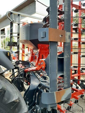 Poljski kultivator Grünlandstriegel mit Drillstar