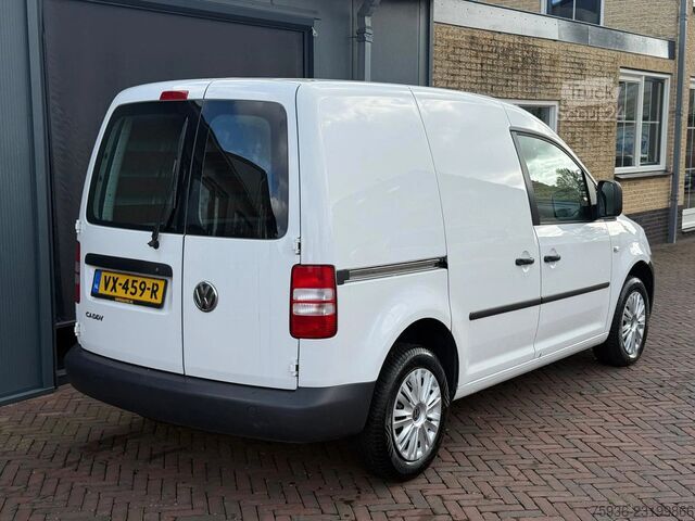 Volkswagen Caddy 1.6 TDI L1 Klimatyzacja Tempomat Serwisowany u dealera Półskórzana tapicerka VW Caddy 1.6 TDI L1 Clima Cruise Dealer Onderhoude...