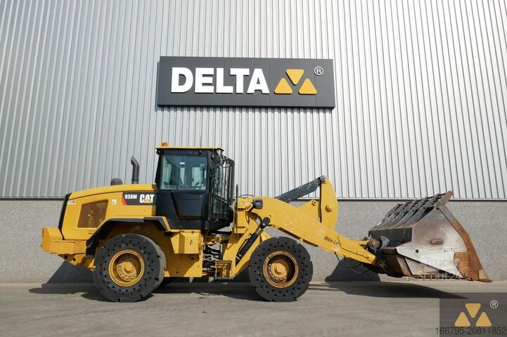 колісний навантажувач Caterpillar 938M