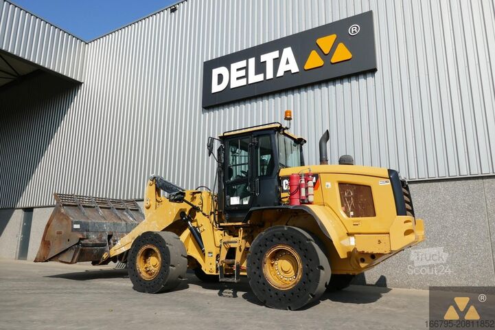 колісний навантажувач Caterpillar 938M