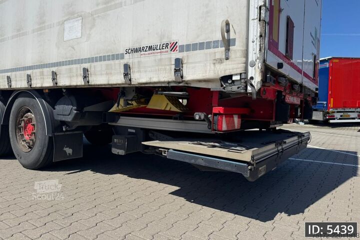 Posuvné plachty Schwarzmüller SPA 3/E / Taillift / Palletbox