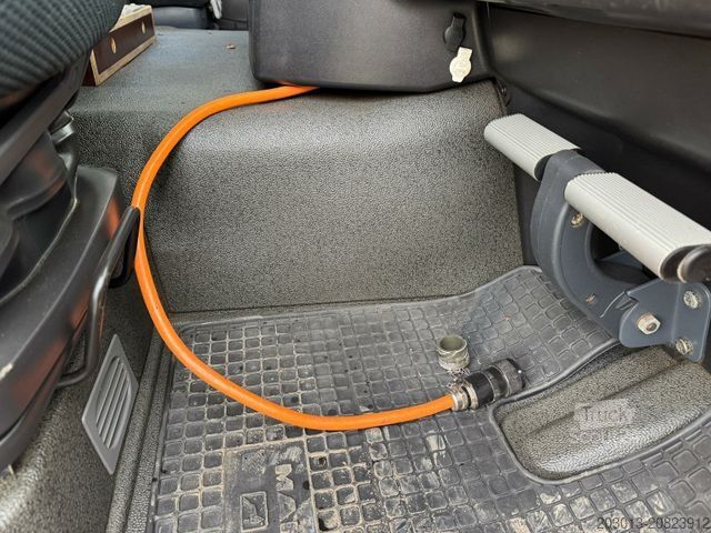 Gru montata su autocarro MAN TGS 18.360 4x4 Kipper Kran PALFINGER Winterd.