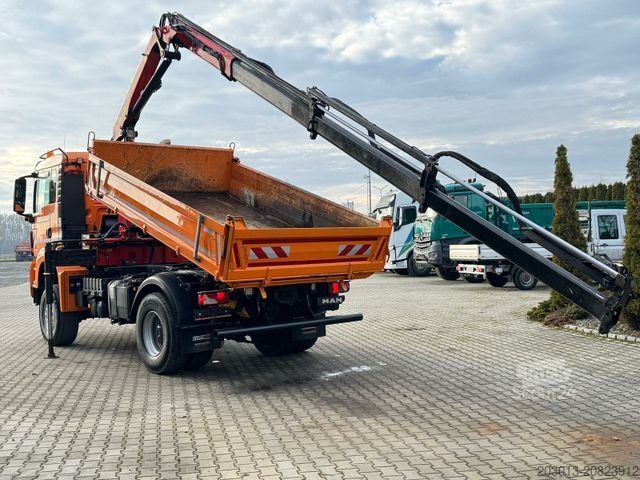 Gru montata su autocarro MAN TGS 18.360 4x4 Kipper Kran PALFINGER Winterd.