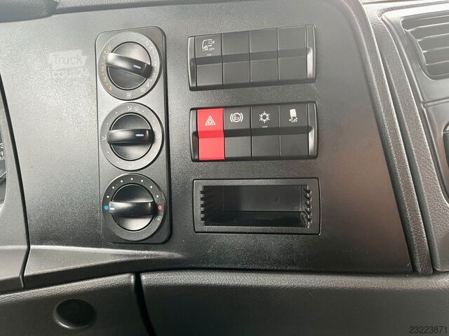 Skříňová dodávka MERCEDES-BENZ Atego 818 4,35mKoffer*LBW+Tür*3Sitze*AC*Automati